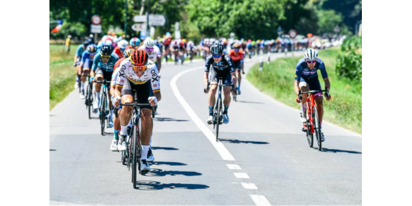 Tour de France S9 Bob Jungels gana solo 62 km